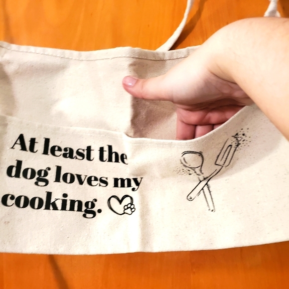 RARE "Atleast the dog loves my cooking" BEAND NEW APRON - Picture 2 of 5